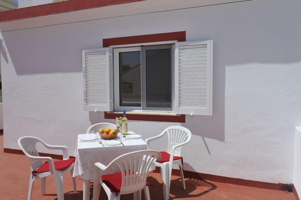 Apartment In The Center Of Carvoeiro With Terrace Екстериор снимка